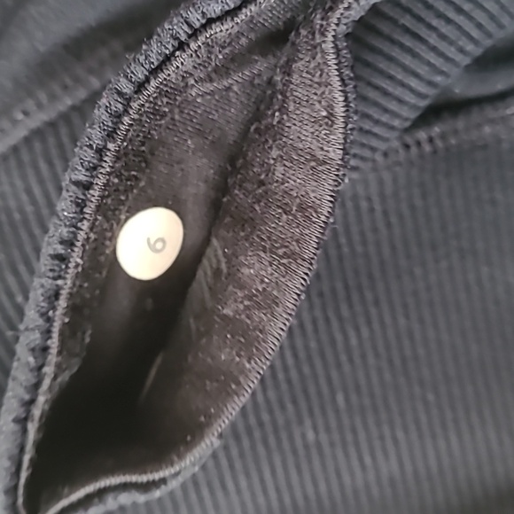 Vintage Lululemon Black Knee-Length Shorts Inseam 12" - Picture 4 of 4